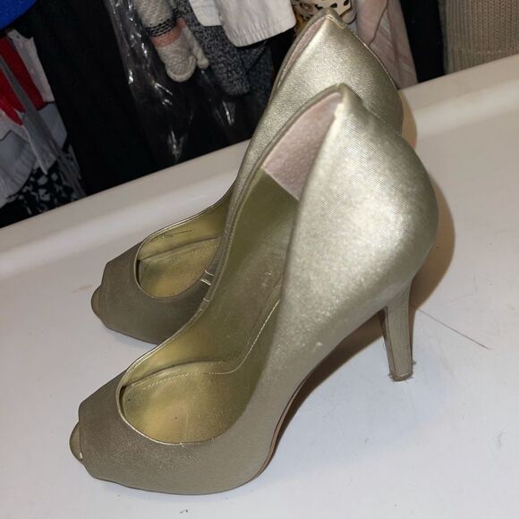 BCBG Gold Metallic Heels BCBG Gold Metallic Heels BCBG Gold Metallic Heels - Picture 2 of 5